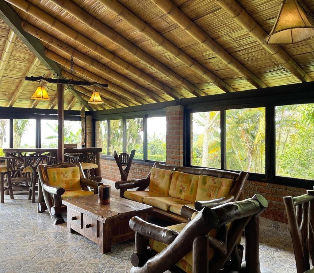 Hotel Bosques Del Saman Alcala 킴바야 외부 사진
